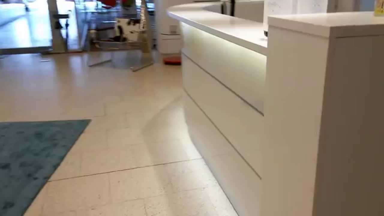 Elegante Wohnmöbel von Markstahler - Ladentheke von  bayando ( Bürosysteme Stock)