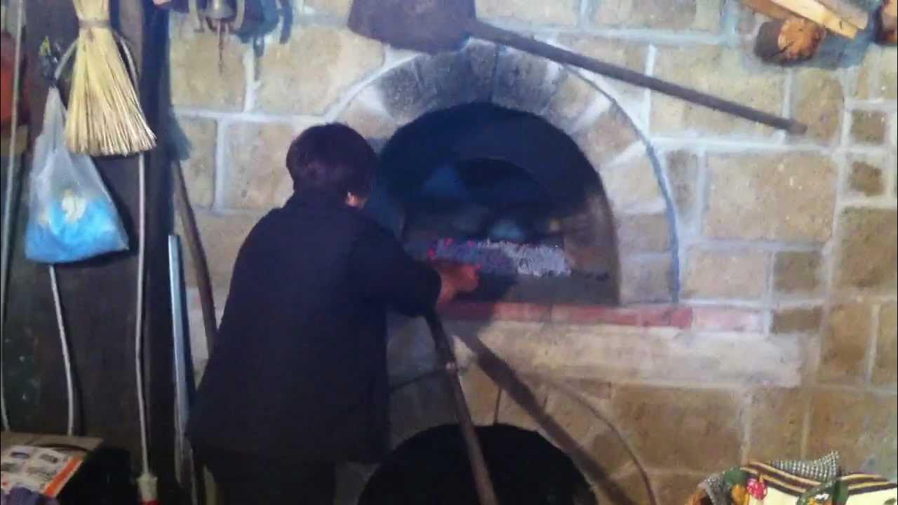 Pane fatto in casa cotto nel forno a legna tour enogastronomico La Bussola Hotel Capo Vaticano Pane fatto in casa cotto nel forno a legna tour enogastronomico La Bussola Hotel Capo Vaticano