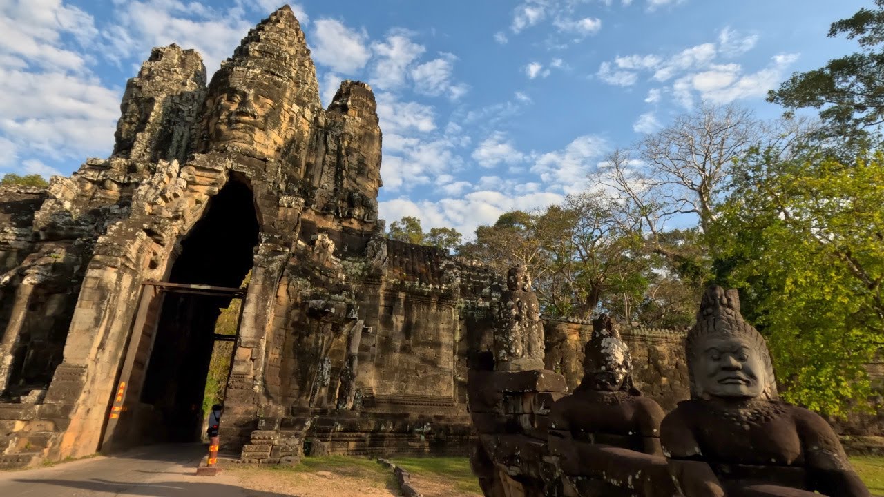 Totul s-a terminat la Angkor Wat din orașul Siem Reap din Cambodgia! Primul răsărit, ultimul apus!