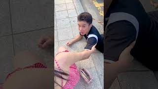 She's so kind... oh wait! Never try to scam a girl! 🙅‍♀️ #shorts #heartwarming #kindness