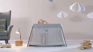 Видео: BabyBjörn Light кровать манеж для путешествий