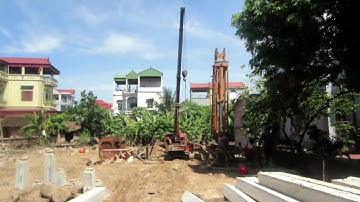 Ép cọc bê tông làm móng nhà ở Xuân Nộn