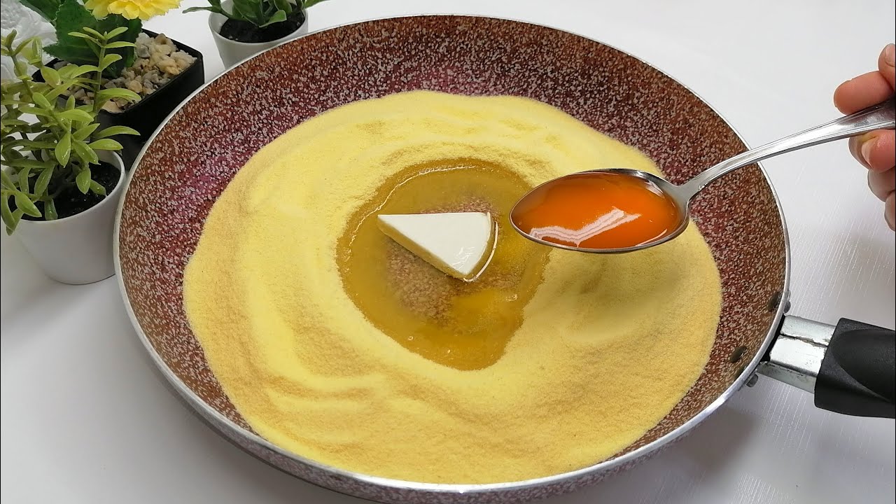 بدون بيض ولا حليب ولا سميدة غير بالماء بلا متوسخي الماعن😉خلطي كلشي فمقلاة وديريها طيب كتجي كتحمق😋