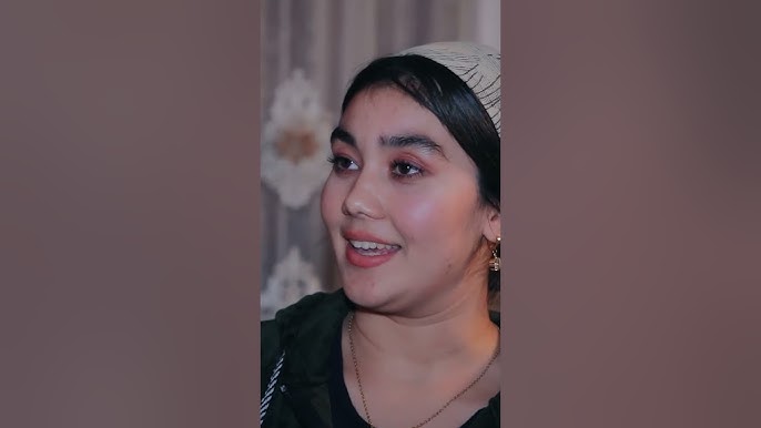 VKontakte-da Komarovaning rafiqasi, 28 yoshli külotlu çorap orqali mushukning jinsiy aloqa fotosurat