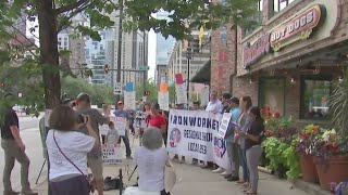 Portillo's workers fighting to unionize