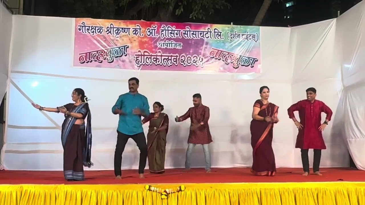 Retro Marathi couple dance