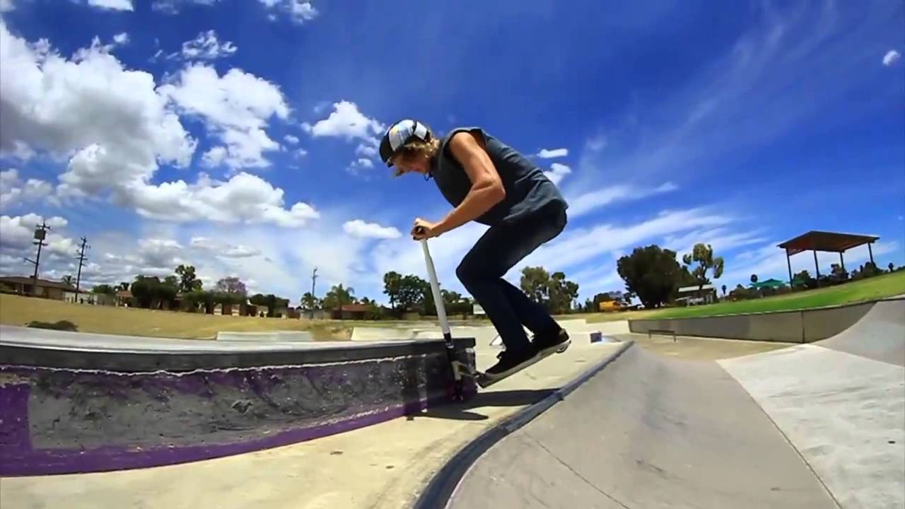 Ben Thomas | Chillin at the Local