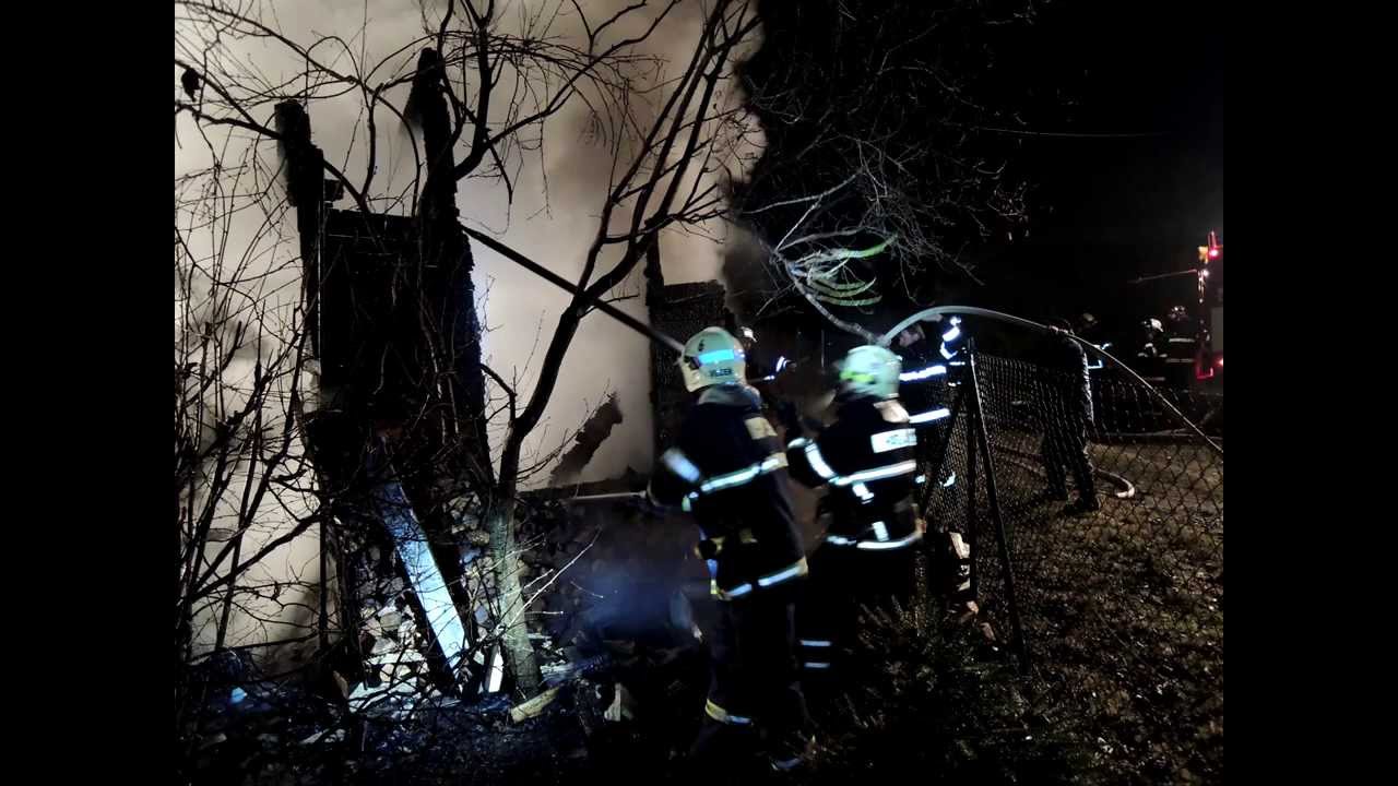 28.12.2013 - Požár nízké budovy - Hlince