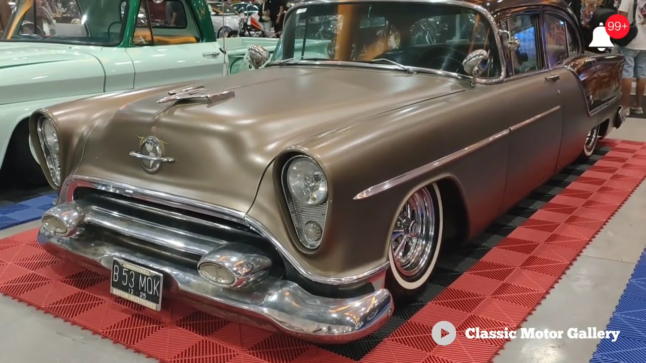 Beautiful Vintage Cars in Indonesian Custom Show 2024 At JEC Jogjakarta