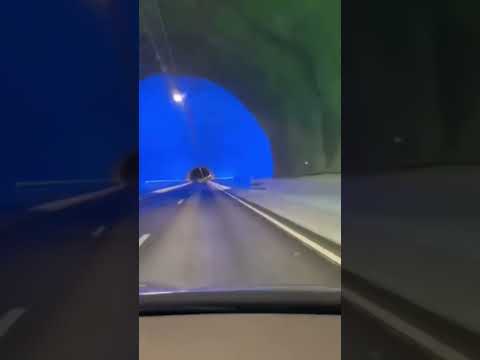 Video: Stad Ovanför Tunneln