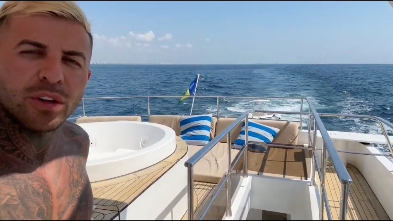 La Felicidad no reside en el Dinero - YouTube