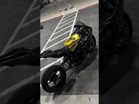 GSXR1000R Full Carlon 😁      #1000cc #gsxr1000 #100 #iraq #shorts #100k