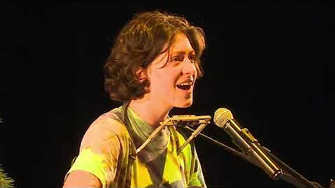 YOUTH Anna Sanders preforms 'Earth Vampire' live a...