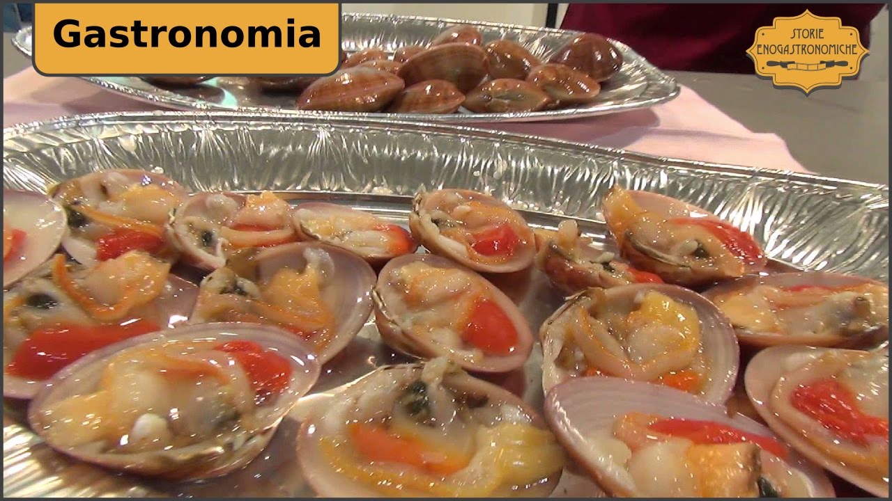 I Fasolari Di Chioggia Prelibati Molluschi Veneti Youtube