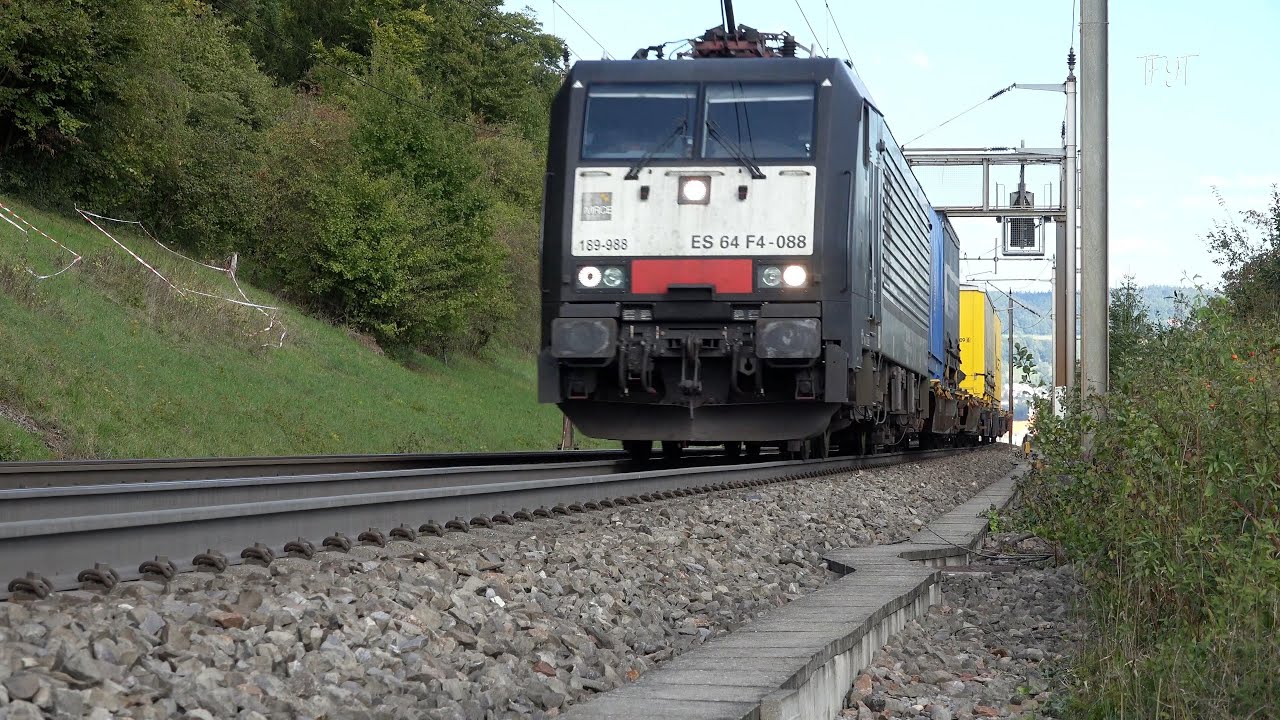 MRCE 189 988 mit UKV-Zug