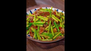 Fried garlic moss  don't blanch and fry directly in the pan  teach you a trick  crisp and refreshin by 茉茉妈妈小厨 50 views 1 month ago 1 minute, 19 seconds