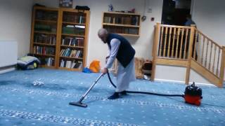 آذان الفجر من مسجد الرسالة في مدينة شيفيلد (بريطانيا ). رمضان 2016.