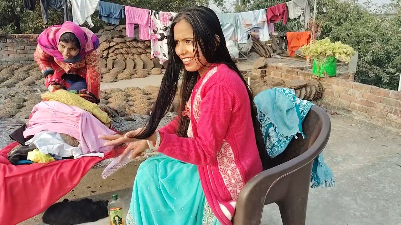 Расчесывание волос 🪮 пластиковой расческой🪮