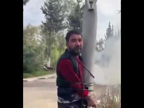 الشبيح الذي كان يرمي قنابل الغاز المسيل للدموع على المتظاهرين عام 2011