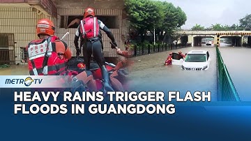 Firefighters Brave Floodwaters to Rescue Trapped Residents in South China