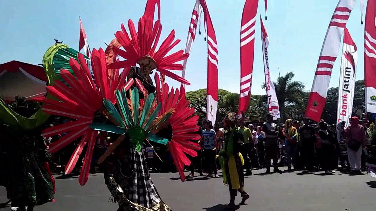 Pawai Kendaraan Hias  Karnaval Memperingati Hari  