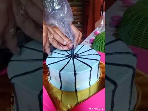 Video: Bagaimana cara membuat kue popok anak laki-laki?