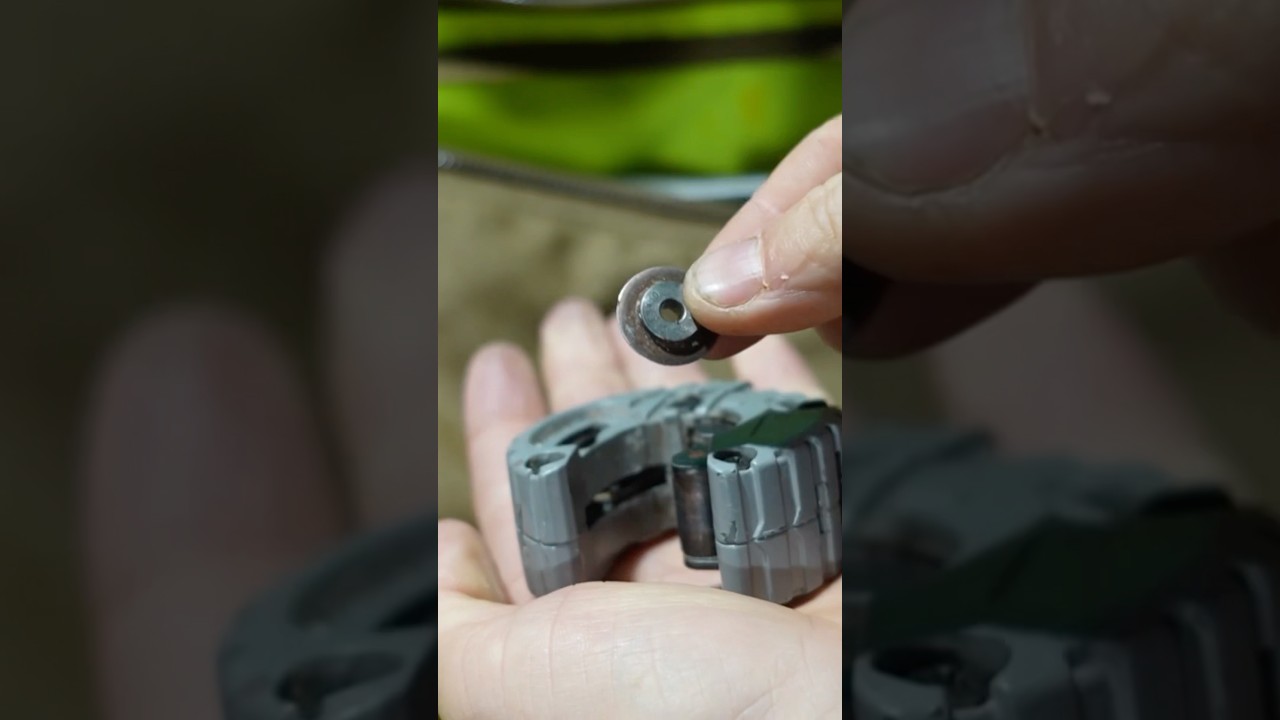 No tools needed to change this pipe cutter blade! 