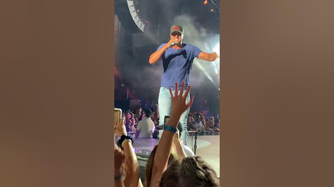 Luke Bryan Jones beach 7/14/19 country girl shake it/ living on a