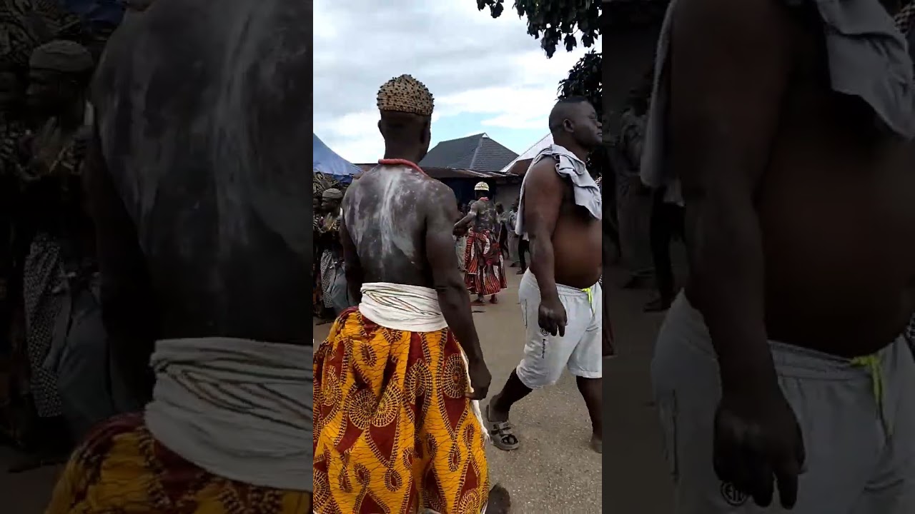 Obon Society was passing while Kekpan Society was preparing 2 display! amazing Scenes of d festival