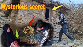 😭💥Sporen van een ontvoerd jong meisje gevonden in een hut | Touw, bloederige sluier en Zeinabs verlo