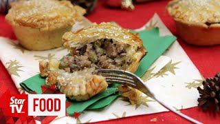 If ever you have leftover turkey from your christmas dinner, here's a
lunch treat as easy pie.