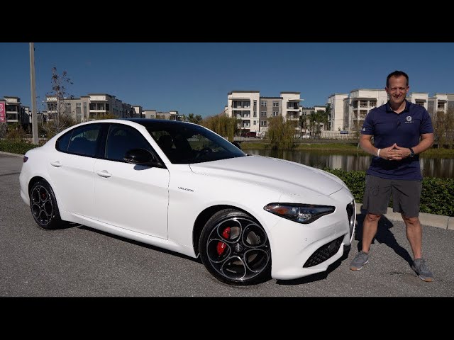 Volgen toediening stel voor Is the 2022 Alfa Romeo Giulia a BETTER sport sedan than a Genesis G70? -  YouTube