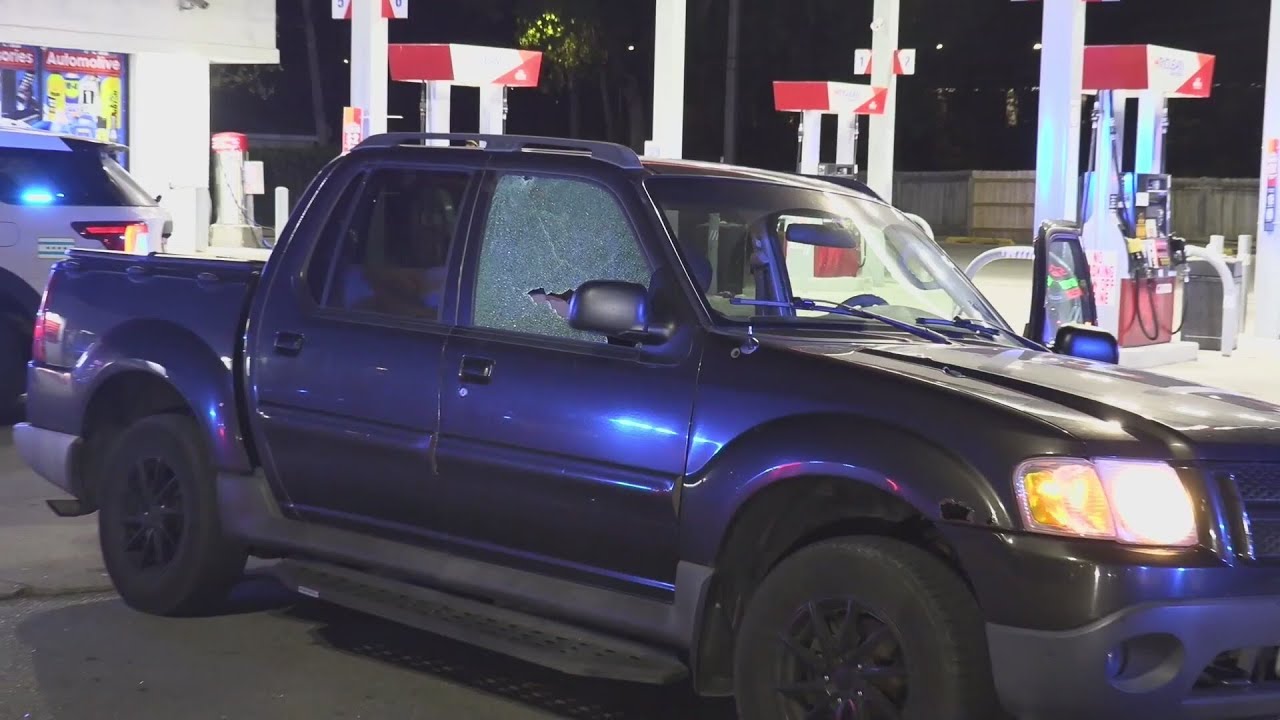 Man shot in head at gas station on Far South Side - YouTube
