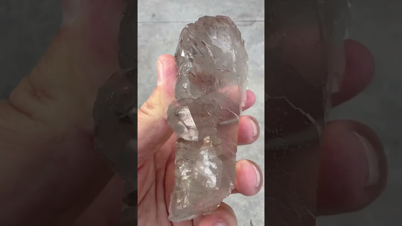 置物 Gwindel Gwindel Quartz - GWQ-A0 - Switzerland Mineral Specimen