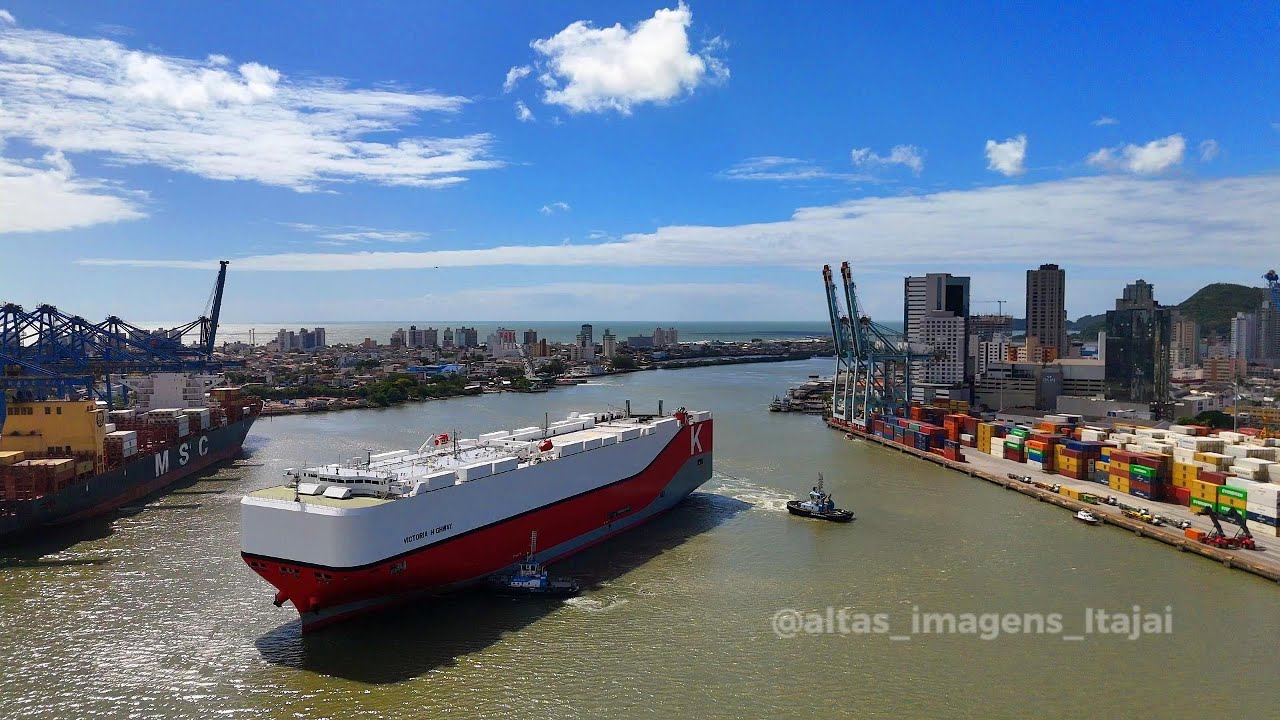Navio Victoria Highway  em Itajaí SC -   Imagens Aéreas @portodeitajai-autoridadepo3885