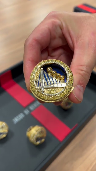 A look INSIDE Steph Curry's ring 💍