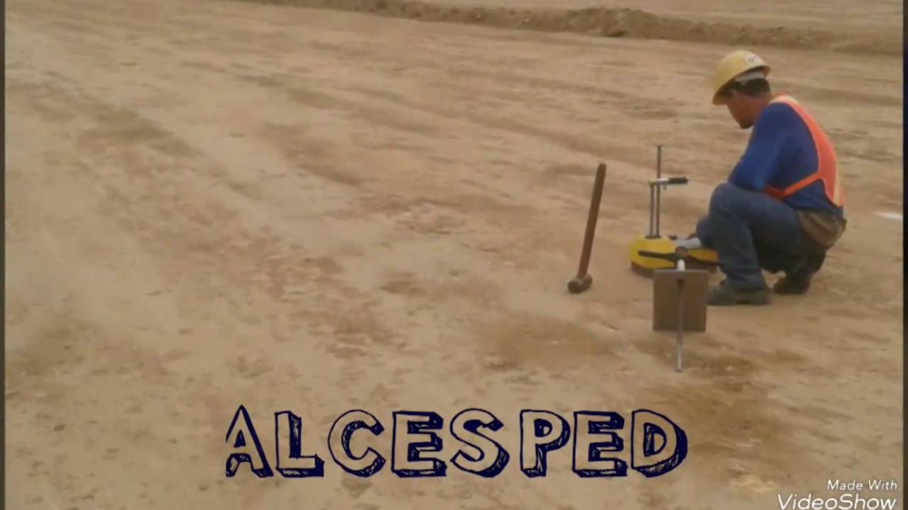 Cesped sintetico. Preparacion del terreno e instalacion - YouTube