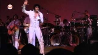 Elvis scares background singer chords