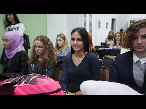 Video: Razlika Med Sokratskim Seminarjem In Filozofskim Katedrom