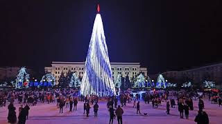 Луганск, Самая Красивая Елка в Мире, Вдали и вблизи, Санки, 31 декабря 2021