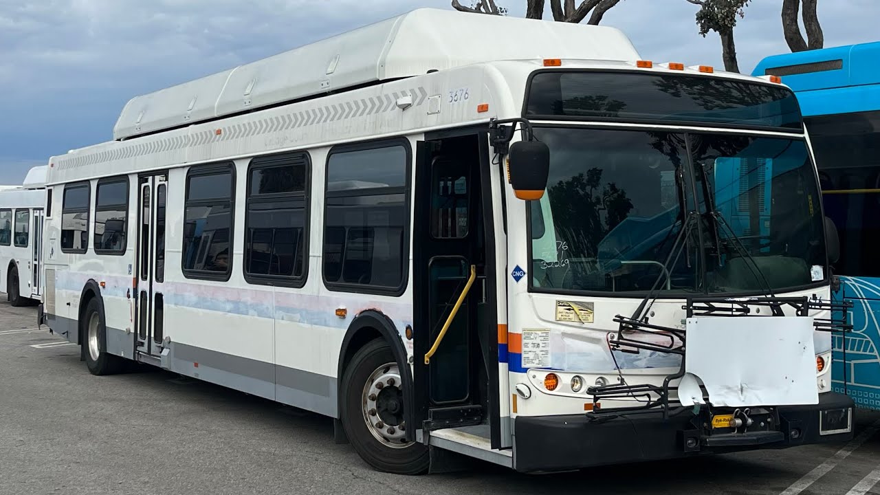 Ex-OCTA 2007 New Flyer C40LFR #5671