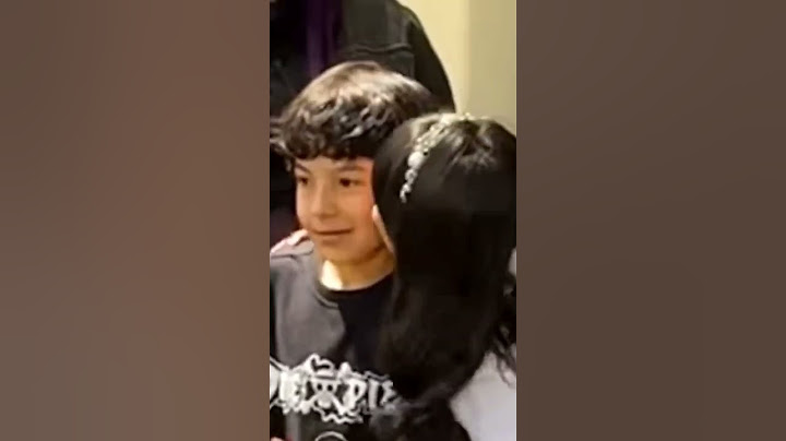 Danielita le roba un beso a facu