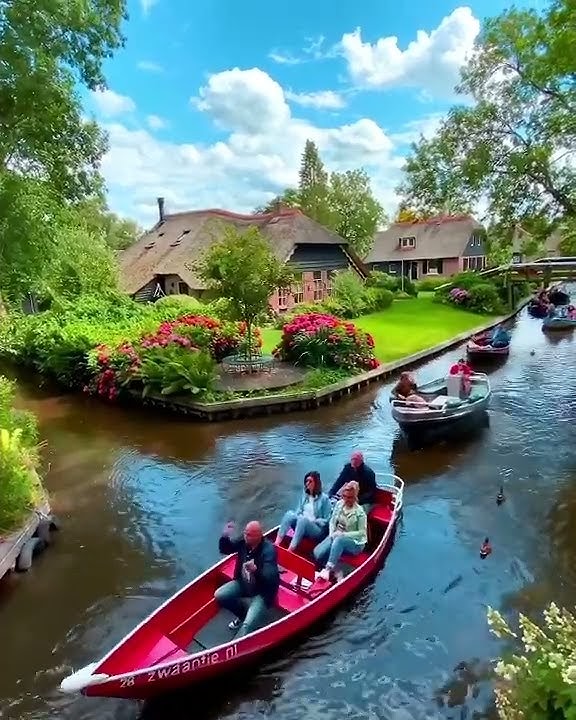 Giethoorn, the most beautiful place in Netherland. 🇳🇱