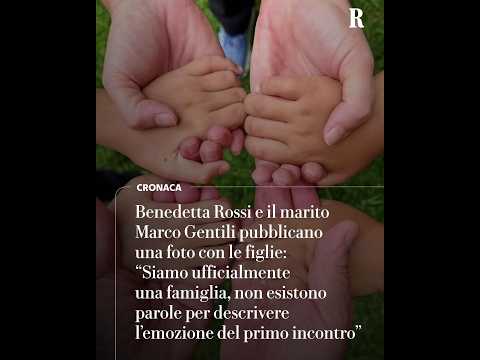 Video Benedetta Rossi presenta le due figlie adottive: Siamo ufficialmente una famiglia
