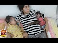 YoYo Jr sleeps with  sister and mom