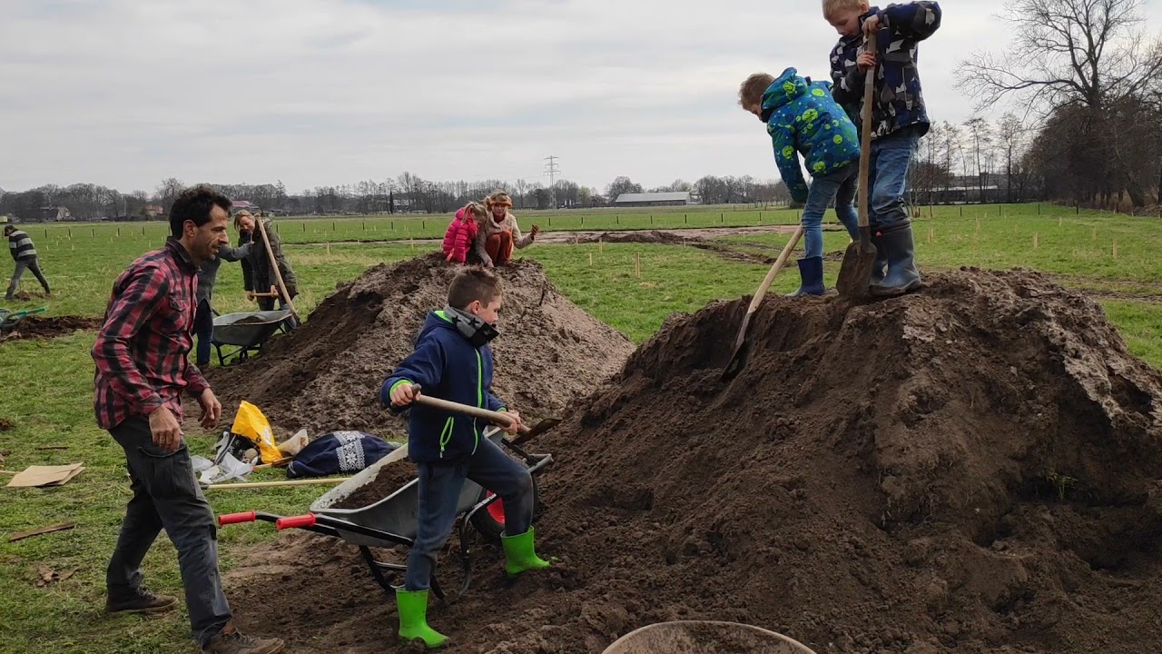 Stap 2: Eerste Moestuinbedden, water en graven bij ons voedsel paradijs