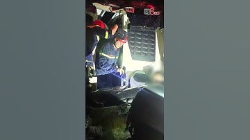 Xe khách đâm vào đuôi xe tải trên cao tốc, tài xế mắc kẹt trong cabin #tintuc #tinnong #tintuc24h