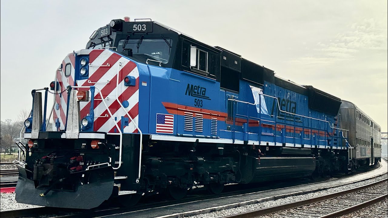 Metra 604 Metra 504 (SD70MACH) at Chicago Union Station - YouTube