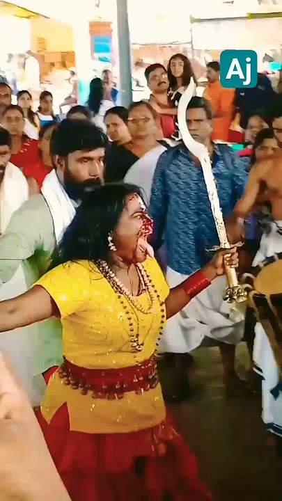 ആരും ഭയപ്പെട്ടുപോകും കൊടുങ്ങല്ലൂർ ഭരണിക്കാവിലെ ഈ ദൃശ്യം കണ്ടാൽ