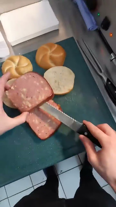 350g Käseleberkäse in 1 Semmel?! | #shorts